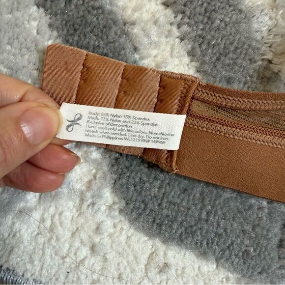 Lively All-Day Deep V No-Wire in Latte 34 NWOT - Picture 5 of 7
